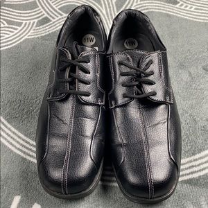 Men’s Size 11 wide Deer stags Dress Shoes